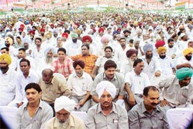 Congress activists pay tributes to the late Beant Singh at a function held at Payal