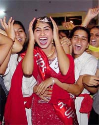 One of the winners of Miss Fresher contest being flanked by her friends at Guru Nanak Girls College