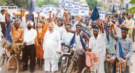 The bounded labourers, rescued by Dalit Dastan Virodhi Andolan