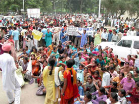 Students from ITIs and polytechnics block traffic outside the mini-secretariat 