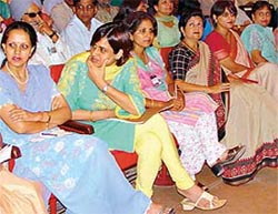 Teachers wait for President A.P.J. Abdul Kalam at the PGI