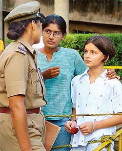Diwashi, along with a schoolmate, requests a cop to let her in to meet the President