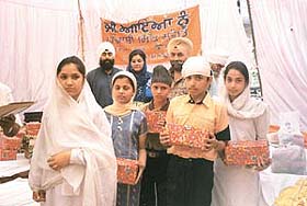 Schoolkids who participated in the Maha Kirtan at Gurdwara Sis Ganj