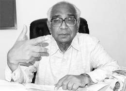 M K Pandhe