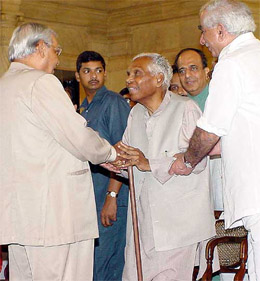 Prime Minister Atal Bihari Vajpayee meets former President K.R. Narayanan at the swearing-in ceremony of the Union Cabinet 