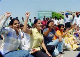Students of the Government Polytechnic for Women stage a dharna in support of their demands in Ludhiana