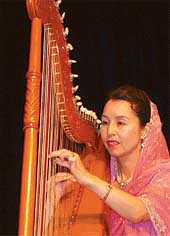 Leena Tomioka
