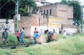 Smart tax evaders transport their parcels from railway tracks near Lakkar Bridge to hoodwink sale tax officials