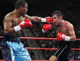 Shane Mosley of US jabs at compatriot Oscar De La Hoya 