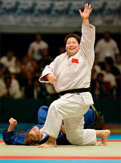 Chinas Tong Wen celebrates her victory over Britains Karina Bryant in the womens open category final at the World Judo championships
