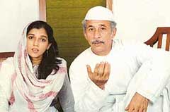 Ratna Pathak Shah and Naseeruddin Shah in Ismat apa ke naam