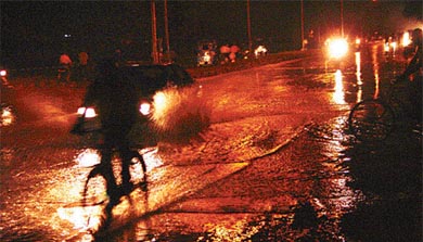 Wednesday evening rain caused inconvenience to residents of Chandigarh, but compensated them with colourful patterns on roads