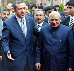 Turkish Prime Minister Tayyip Erdogan gestures to Indian Prime Minister Atal Behari Vajpayee 