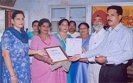 Ms Kusum Lata, winner of the state teachers award, and Ms Gurcharan K. Kochhar, winner of the national teachers award, being honoured