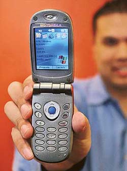 Microsoft has announced it will put a version of its Windows in mobile phones in North America for the first time. 