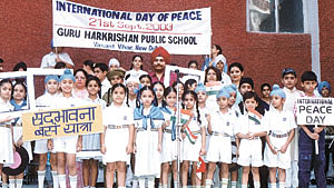 Students of GHPS, Vasant Vihar, celebrating International Peace Day.