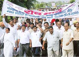 District Congress Committee members protest against anti-people policies of the NDA government in Panchkula on Tuesday.