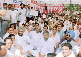 Congress functionaries, led by DCC president Jagmohan Sharma sit in dharna