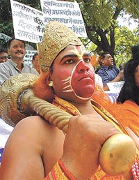 A member of the Lav-Kush Ramlila Committee seeks Sonia Gandhis intervention to rein in former Congress MP Jai Prakash Aggarwa
