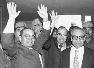 Fifteen years and yet the Bofors case is far from over. The Hinduja brothers, accused of receiving bribe from Bofors, appear for a hearing in the case.