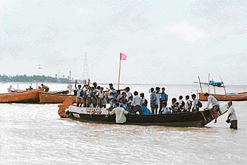 A ferry on the way to Arnala island
