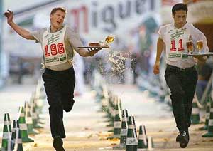Spanish waiters, Luis Labrador and David Capdevila run in a qualifying round