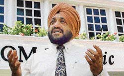 Manmohan Kohli, owner of Aroma Hotel