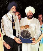 Mr Gurcharan Singh, Mayor of the London Borough of Ealing being honoured by Mr Nahar Gill, Mayor of Ludhiana on Friday.
