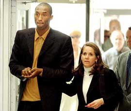 Los Angeles Lakers star Kobe Bryant enters the Justice Center with his attorney