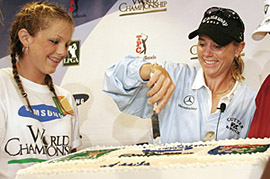 Swedish golfer Annika Sorenstam (R) celebrates her 33rd birthday