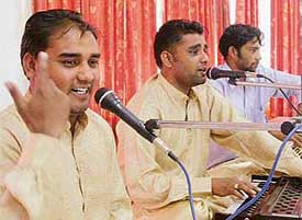 Sufi singers Nanak Shah and Manak Ali perform at GGDSD College