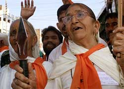 VHP activists demonstrate in Jammu 
