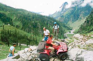 The Israeli adventurers on ATVs used the mule track from Manali till Rohtang
