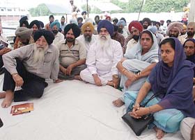 SGPC secretary Manjit Singh Calcutta at the 220th death anniversary of Sardar Jassa Singh Ahluwalia