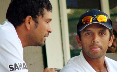 Sachin Tendulkar discusses the day's proceedings with stand-in skipper Rahul Dravid 