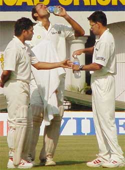 Sachin Tendulkar and VVS Laxman refresh themselves with water brought on the field by 12th man Ajit Agarkar 
