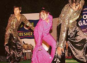Students perform at "Aagaz-2003" at Panjab University, Chandigarh
