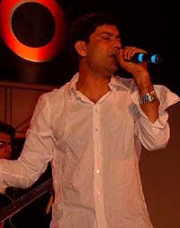 Punjabi pop singer Jasbir Jassi performs at Sutlej Club