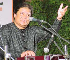 Anup Jalota performs at Nehru Bhavan in Sector 24