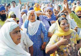 Women from Khuda Alisher demanding the transfer of Avtar Singh murder case from Chandigarh police to the CBI