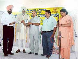 Mr Bir Devinder Singh, Deputy Speaker, Punjab Vidhan Sabha, releases a CD 