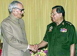 Vice-President Bhairon Singh Shekhawat with Myanmar State Peace and Development Council Chairman General Than Shwe