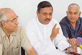 A former BJP Member of Parliament, Mr Satya Pal Jain, makes a point on the issue of property tax at a press conference in Chandigarh on Tuesday.