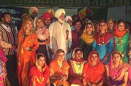 Mr Bir Devinder Singh, Deputy Speaker, Punjab Vidhan Sabha, meets one of the contingents at a championship organised by the All-India Women's Folk Dance Federation