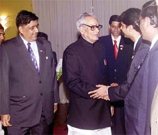 Indian Vice-President Bhairon Singh Shekhawat meets the members of the Myanmar India Business Club
