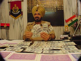 Jagraon SSP Mukhwinder Singh Chhina shows fake foreign currency and stamp papers seized from an inter-state gang of forgers