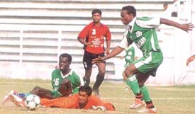 A match between Mahindra Utd in Red & Salgaocar Sc in green during the first semi-final of Durand Football Tournament -2003 in the Capital on Thursday.