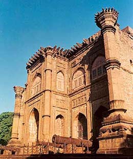 The museum at Bijapur is an elegant structure