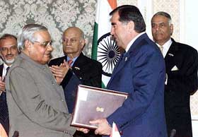 Prime Minister Atal Bihari Vajpayee and Tajikistan President  Rakhmonov exchange documents after signing an agreement in Dushanbe 