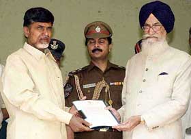 Andhra Pradesh Chief Minster Chandrababu Naidu hands over the  dissolution letter to Governor Surjit Singh Barnala in Hyderabad 